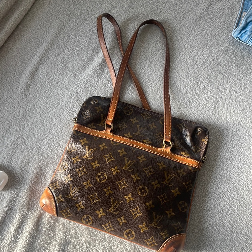 Louis Vuitton purse. Limited. Discontinued